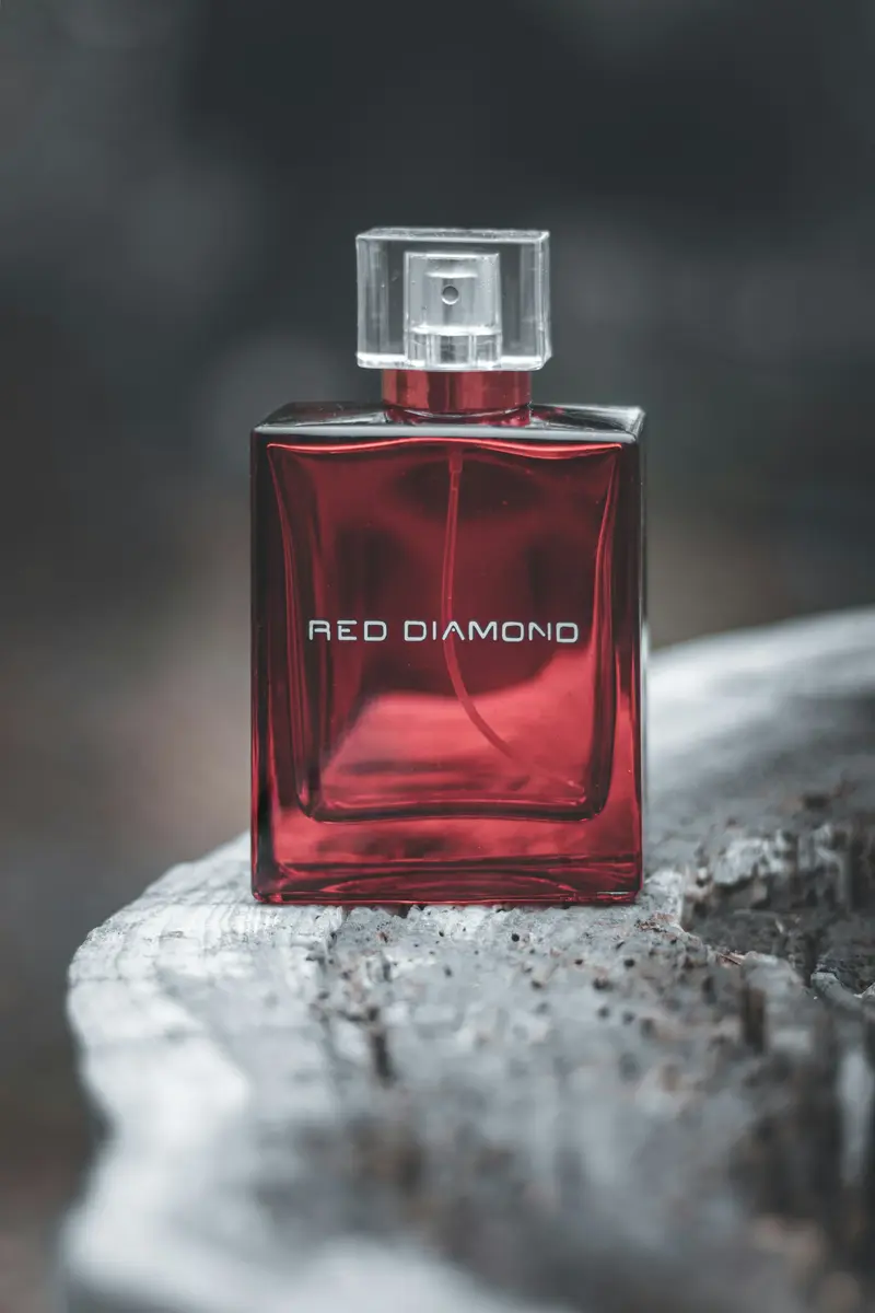 Perfume ingredients and bottle
